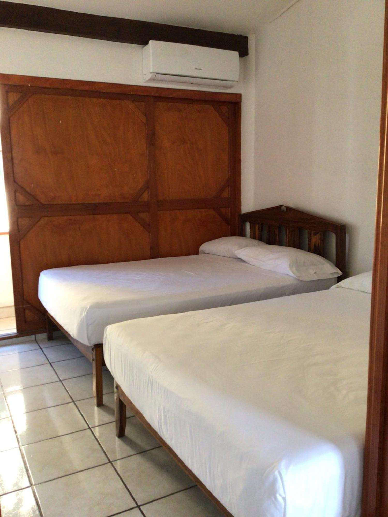 Hotel Villa Tulipanes Zihuatanejo Exterior photo